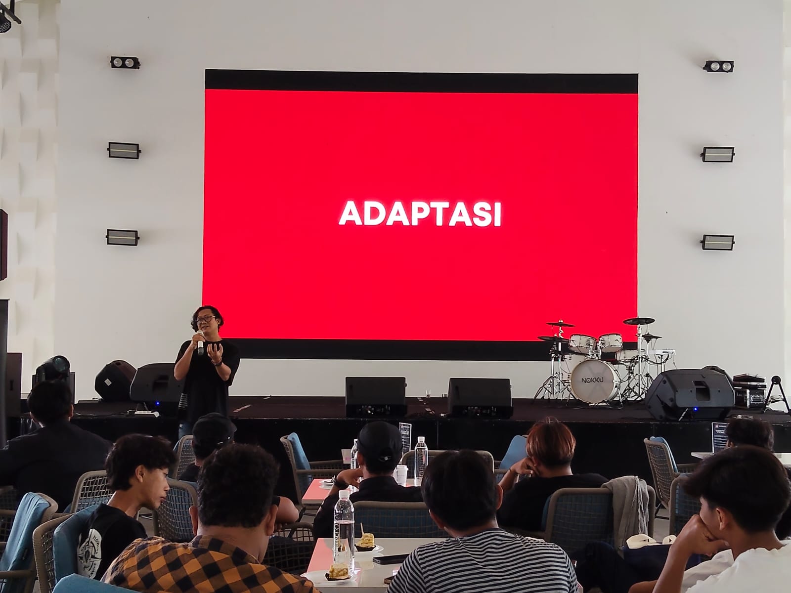Workshop fotografi dan videografi Viltrox Indonesia di erion space kabupaten kuningan (foto:dok. Ist/ubai)