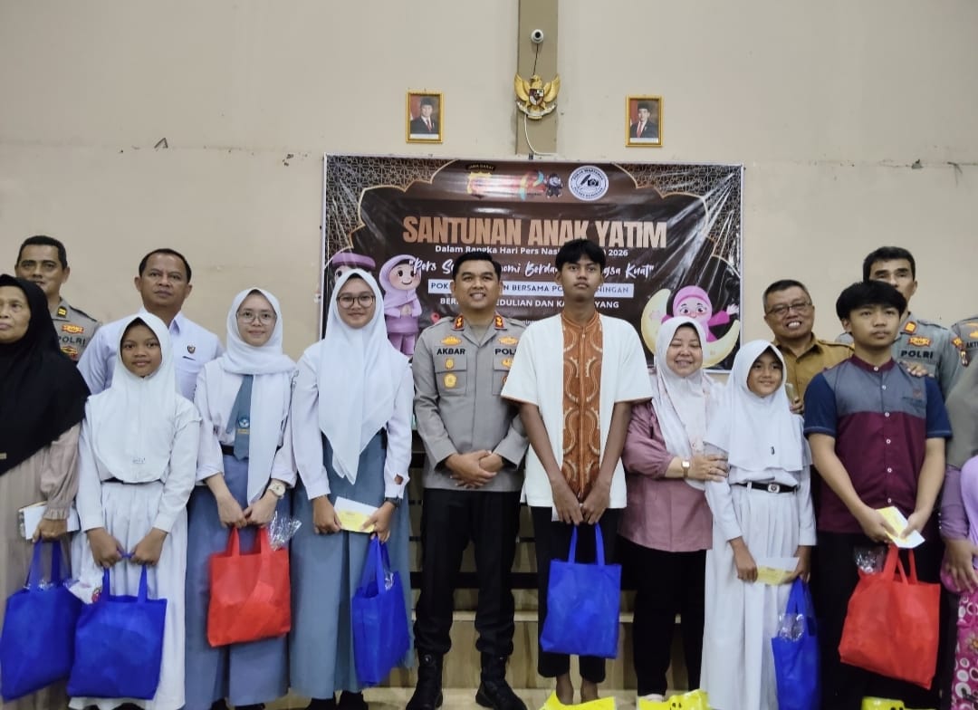 Kegiatan santunan anak yatim di balaidesa kramatmulya (foto.dok.ist/ubai)