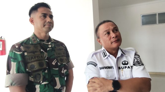 Bupati Kuningan dan dandim 0615/ Kuningan Saat Wawancara Selsai Kegiatan Rakor (foto.dok.ist/ubai).