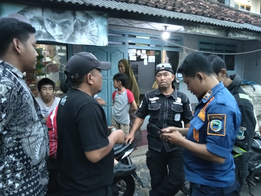 Petugas Damkar dan Perangkat Desa di Lokasi Fiktif, (foto: Ist/Vox)