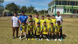 Pemain SD Tahfidz Graha Quran beserta pelatih dan official tim, (foto: Ist)