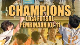 Official dan Tim Proton FC U 11, Juarai Liga Futsal Pembinaan KU 11 di Cirebon, Minggu (19/04). (foto: Proton FC)