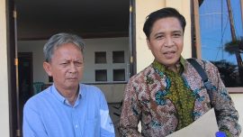 Kanan ke Kiri: Kuasa Hukum Rizal, Kuswara S P, S.H. dan Abdul Harris, S.H. (foto: Farid/Vox)