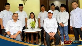 DPD PSI Kuningan berfoto bersama Ketua Dewan Pembina DPP PSI Joko Widodo saat silaturahmi ke kediaman pribadinya di Solo, Selasa (21/04), (foto: Ist)