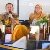 Bupati Kuningan Dian Rachmat Yanuar (kedua dari kiri), sedang memberikan pengarahan ditemani oleh Wakil Bupati, Sekda dan Kepala BKPSDM, (foto: KuninganKab)