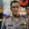 Kiri ke Kanan: Kasat Reskrim (AKP Abdul Aziz), Kapolres Kuningan (AKBP Bellen Anggara Pratama), Kasi Humas (AKP Moegiyono). Konferensi Pers Anak Bunuh Ibu di Wanasaraya Kuningan, Lok: Polres Kuningan, Senin (10/08). Foto: Farid/Vox