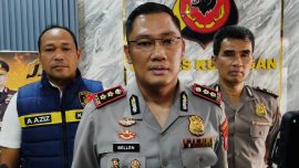 Kiri ke Kanan: Kasat Reskrim (AKP Abdul Aziz), Kapolres Kuningan (AKBP Bellen Anggara Pratama), Kasi Humas (AKP Moegiyono). Konferensi Pers Anak Bunuh Ibu di Wanasaraya Kuningan, Lok: Polres Kuningan, Senin (10/08). Foto: Farid/Vox